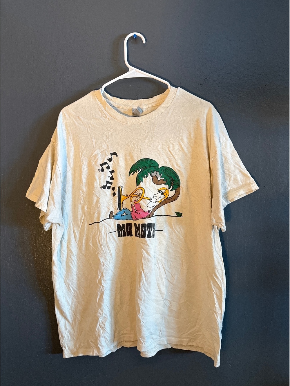 Gildan XL Beige Mr. Moty Graphic T-Shirt